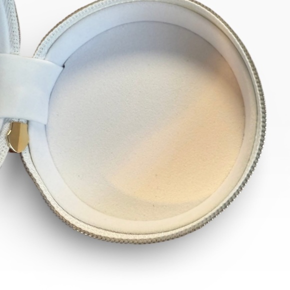 Tom Ford Beauty Round White Leather Zip Pouch NEW - Picture 2 of 2